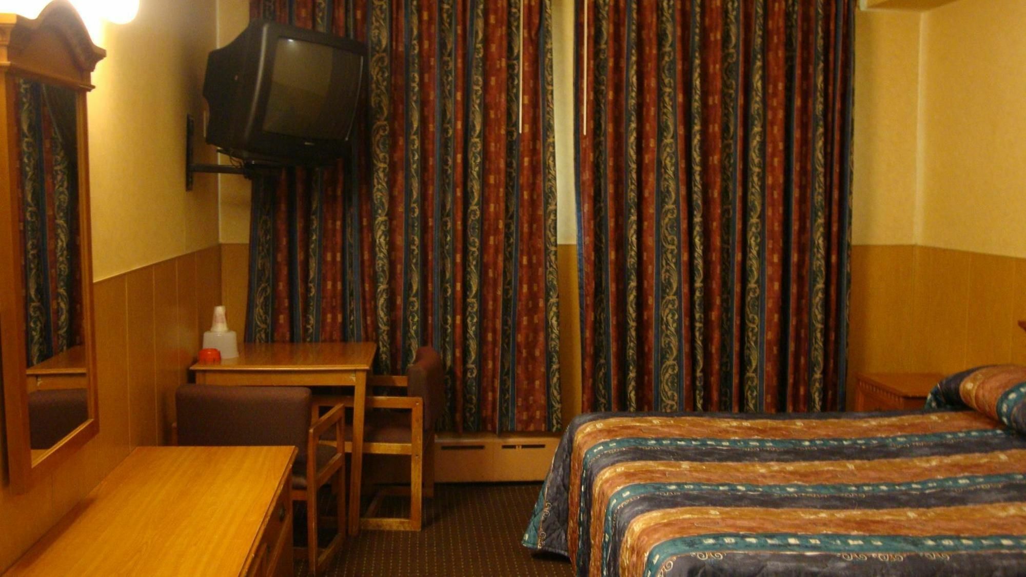 Riviera Motor Inn Brooklyn Nueva York Habitación foto